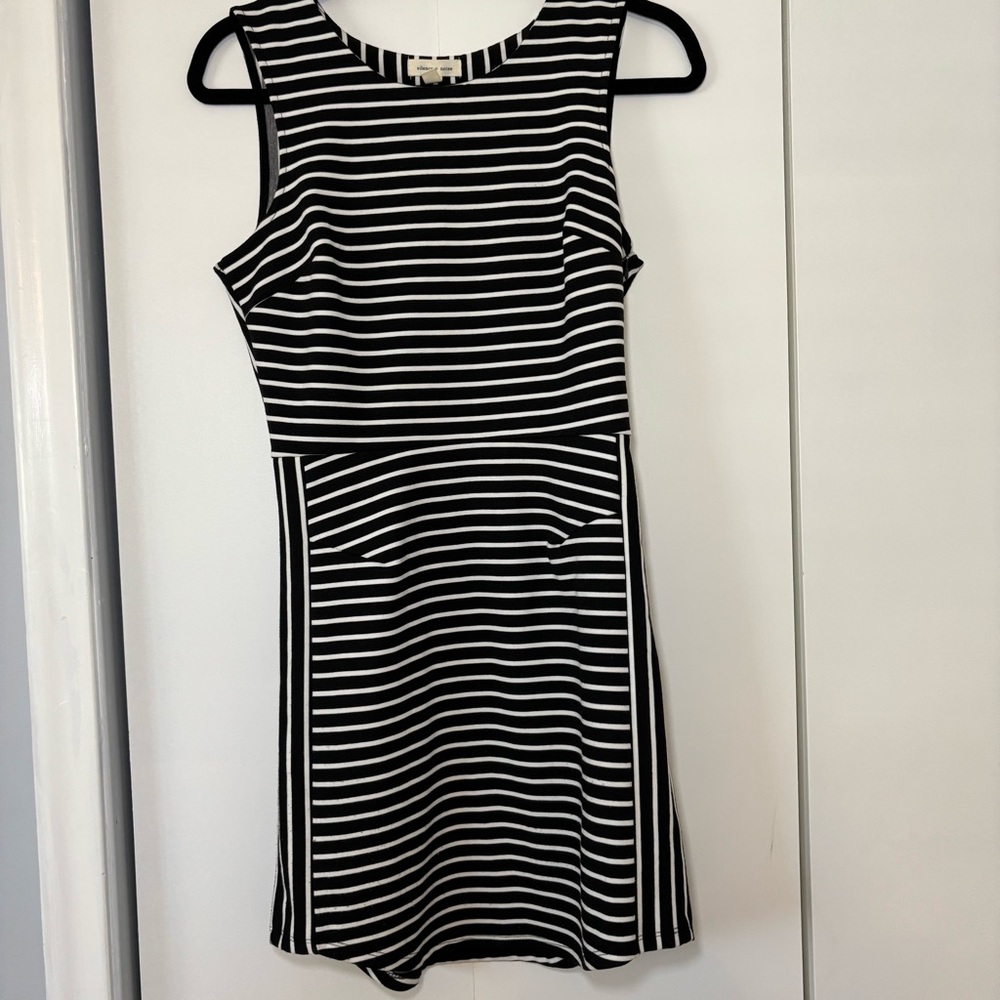 Silence + Noise Women’s Black White Striped Sleeveless Mini Dress M